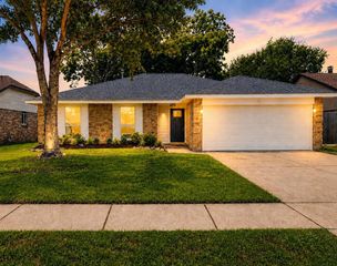 906 River Creek Drive, La Porte, TX 77571