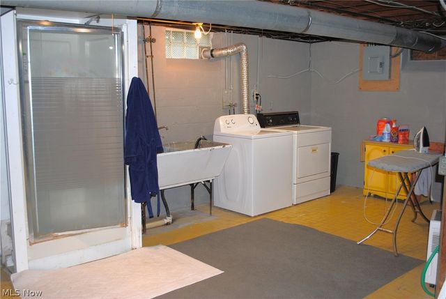 3435 Center Drive, Parma, OH 44134