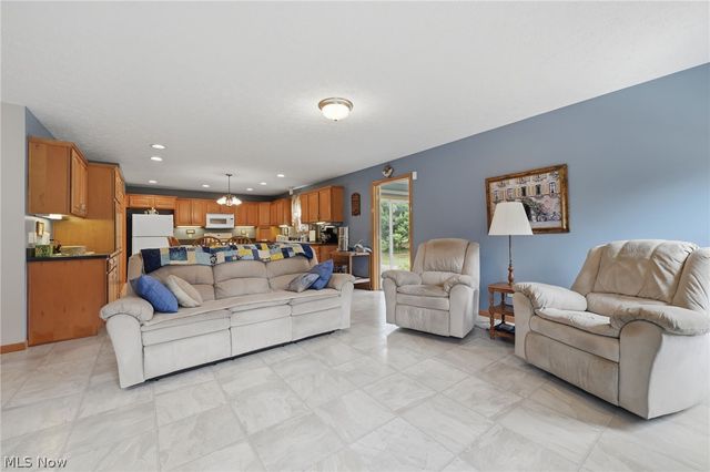 4901 Roscommon Drive, Brunswick, OH 44212