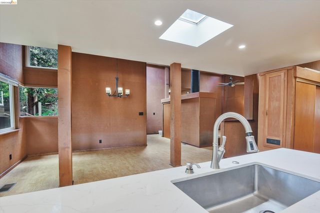 9 Wildwood Road, Orinda, CA 94563