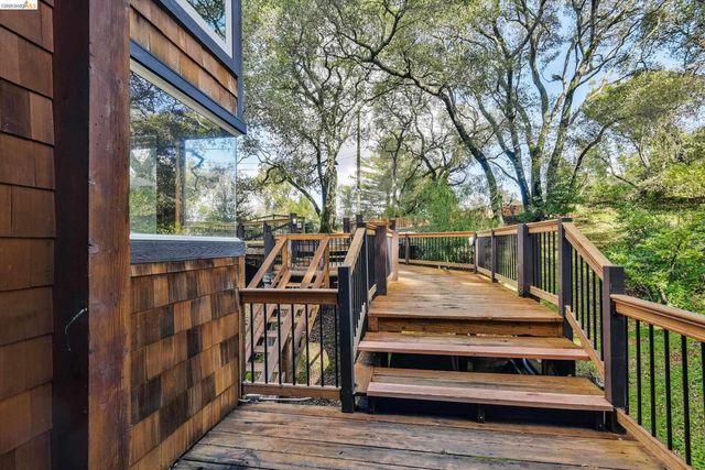 9 Wildwood Road, Orinda, CA 94563