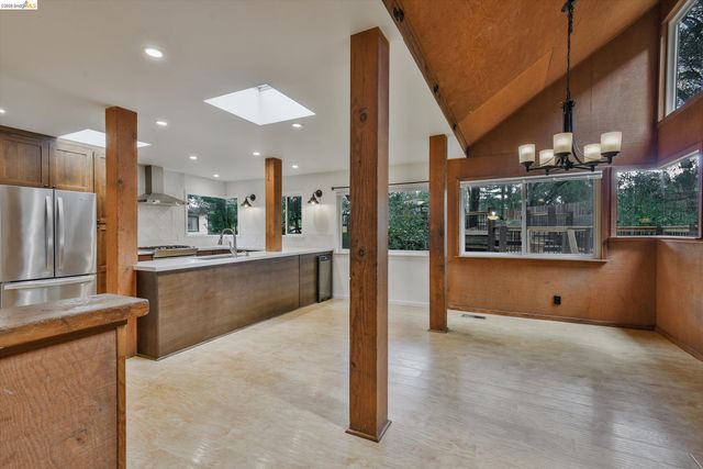 9 Wildwood Road, Orinda, CA 94563