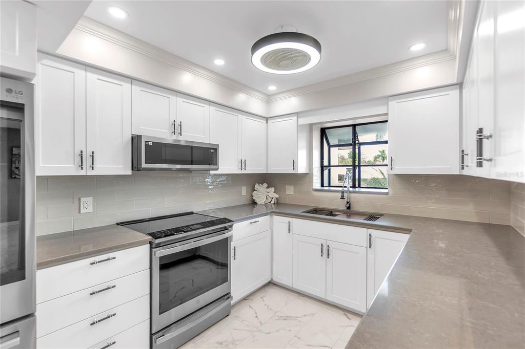 6135 HERITAGE LANE 6135, BRADENTON, FL 34209 — photo 2