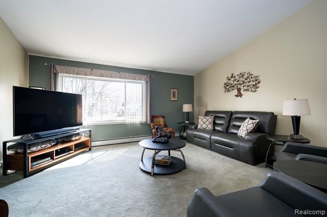 2941 Silverhill Drive, Waterford, MI 48329