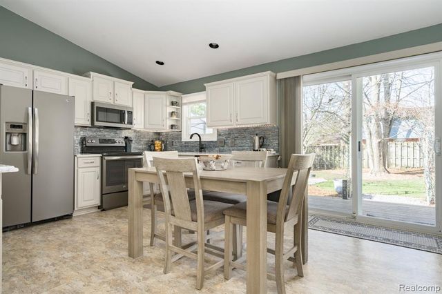 2941 Silverhill Drive, Waterford, MI 48329