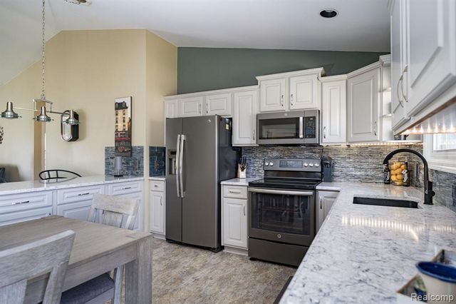 2941 Silverhill Drive, Waterford, MI 48329