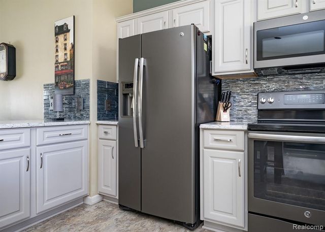 2941 Silverhill Drive, Waterford, MI 48329