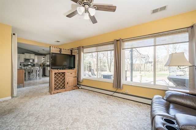 2941 Silverhill Drive, Waterford, MI 48329