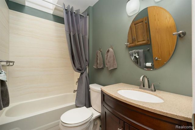 2941 Silverhill Drive, Waterford, MI 48329