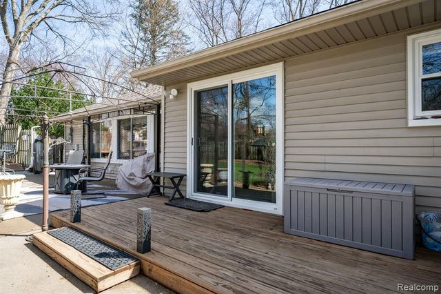 2941 Silverhill Drive, Waterford, MI 48329