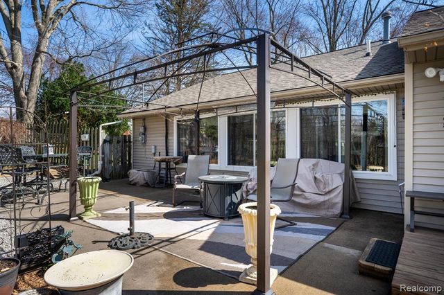 2941 Silverhill Drive, Waterford, MI 48329