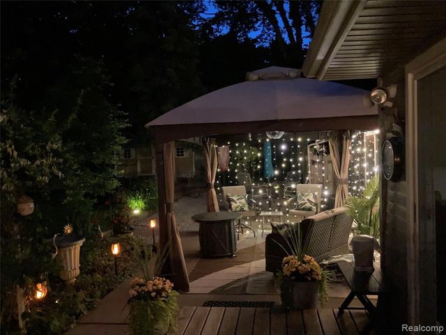 2941 Silverhill Drive, Waterford, MI 48329