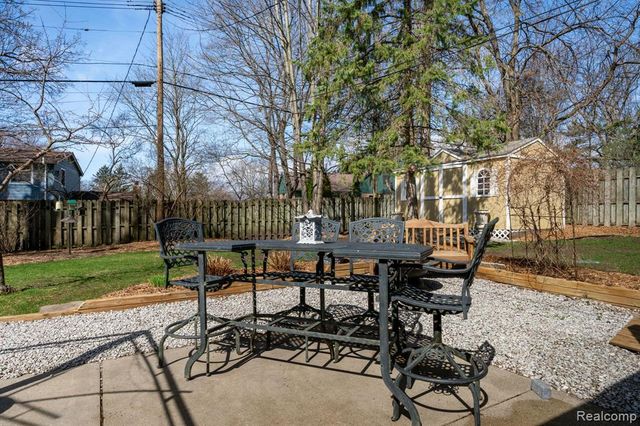 2941 Silverhill Drive, Waterford, MI 48329