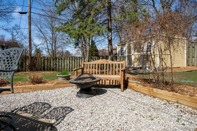 2941 Silverhill Drive, Waterford, MI 48329