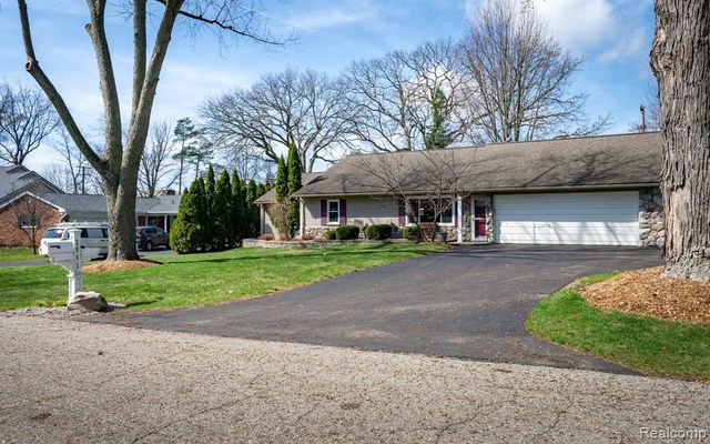 2941 Silverhill Drive, Waterford, MI 48329