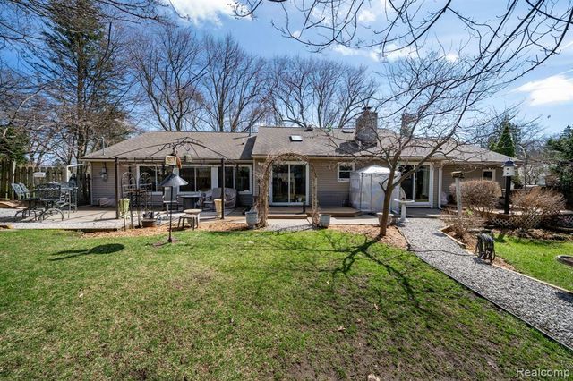 2941 Silverhill Drive, Waterford, MI 48329