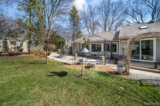 2941 Silverhill Drive, Waterford, MI 48329