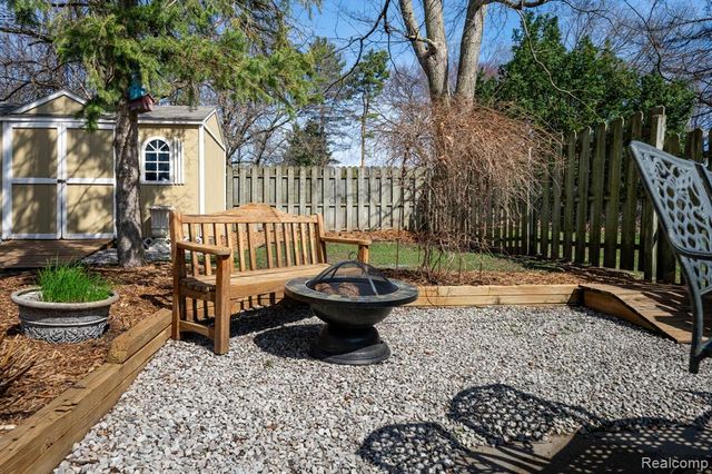 2941 Silverhill Drive, Waterford, MI 48329