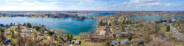 2941 Silverhill Drive, Waterford, MI 48329