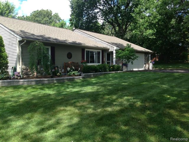 2941 Silverhill Drive, Waterford, MI 48329
