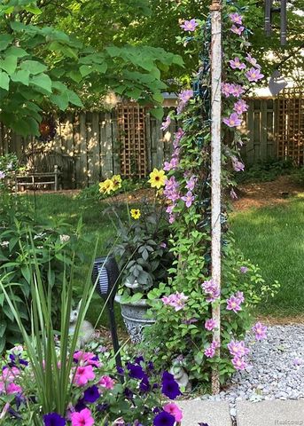 2941 Silverhill Drive, Waterford, MI 48329