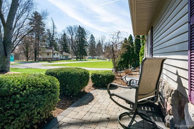 2941 Silverhill Drive, Waterford, MI 48329