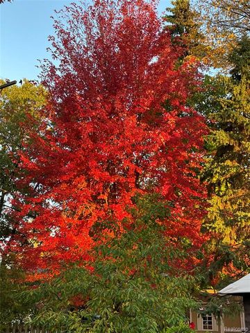 2941 Silverhill Drive, Waterford, MI 48329