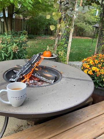 2941 Silverhill Drive, Waterford, MI 48329