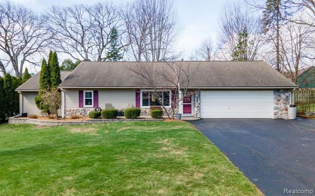 2941 Silverhill Drive, Waterford, MI 48329