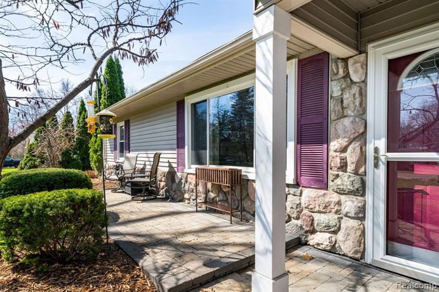 2941 Silverhill Drive, Waterford, MI 48329