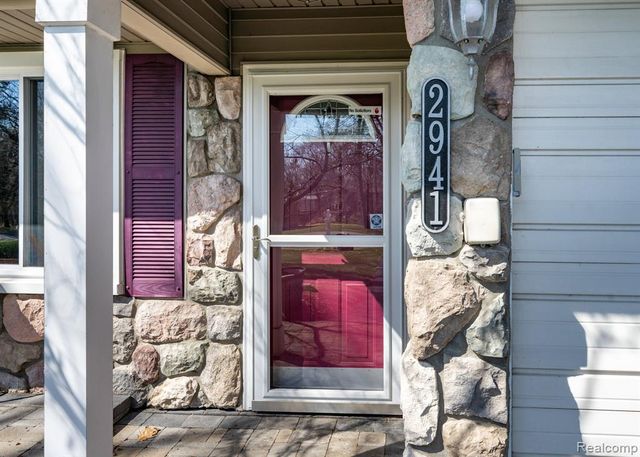 2941 Silverhill Drive, Waterford, MI 48329
