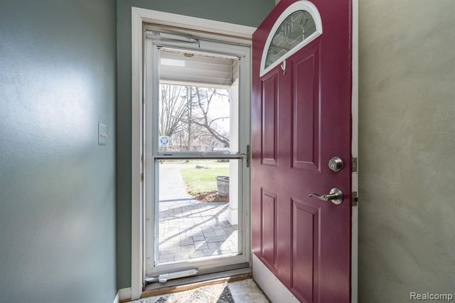 2941 Silverhill Drive, Waterford, MI 48329