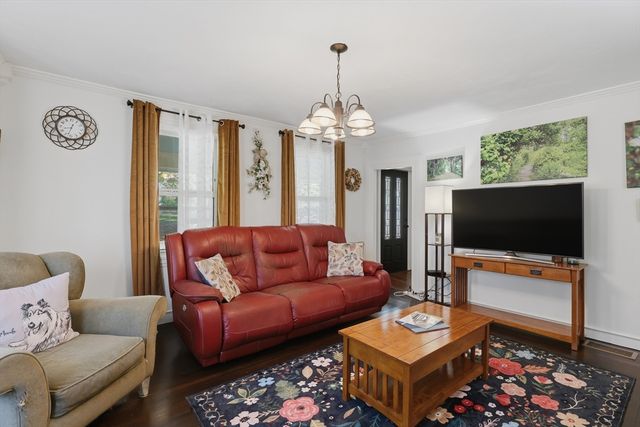 66 High Street, Northbridge, MA 01588