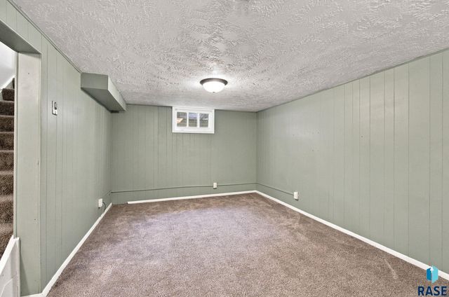 1900 S 6th Ave Avenue, Sioux Falls, SD 57105