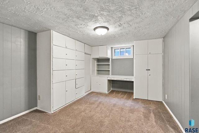 1900 S 6th Ave Avenue, Sioux Falls, SD 57105