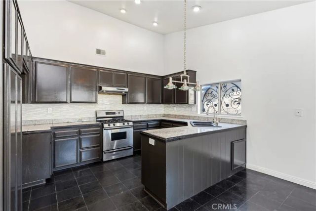 18090 Orange, Fontana, CA 92335