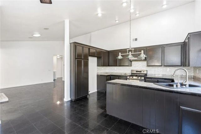 18090 Orange, Fontana, CA 92335