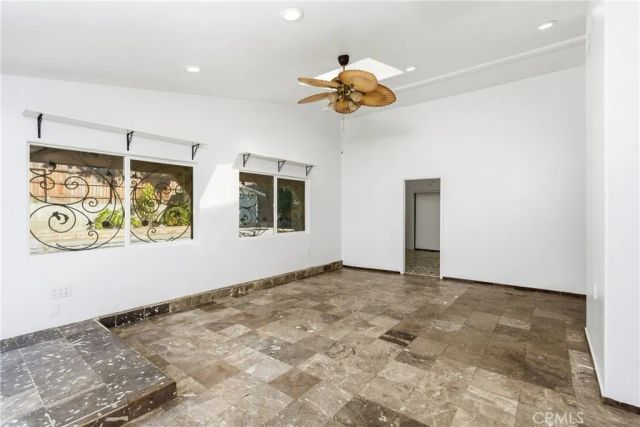 18090 Orange, Fontana, CA 92335