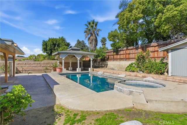 18090 Orange, Fontana, CA 92335