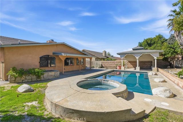 18090 Orange, Fontana, CA 92335