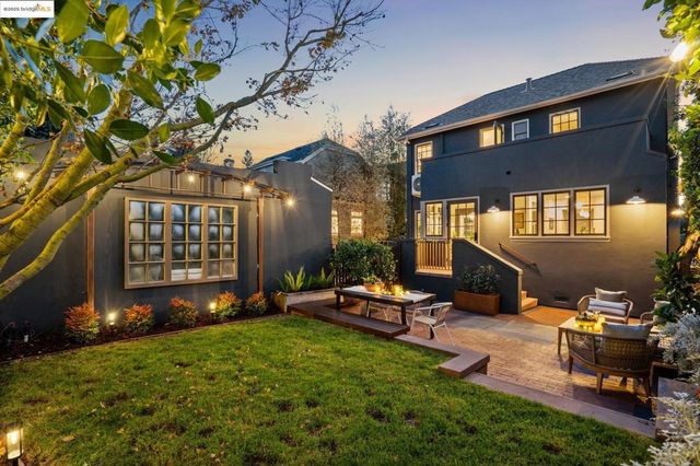 6218 MANOA St, Oakland, CA 94618