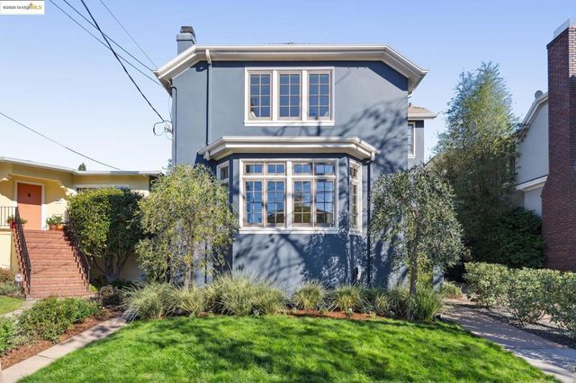 6218 MANOA St, Oakland, CA 94618