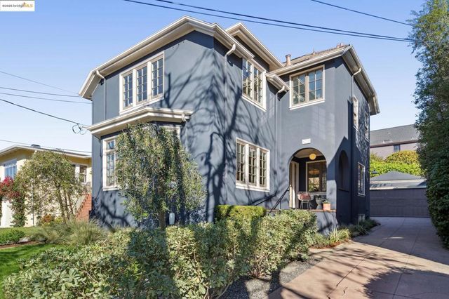 6218 MANOA St, Oakland, CA 94618