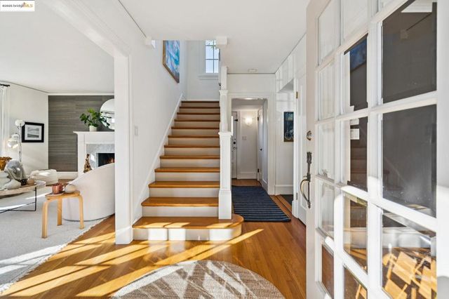 6218 MANOA St, Oakland, CA 94618