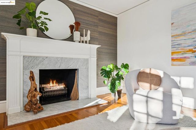 6218 MANOA St, Oakland, CA 94618