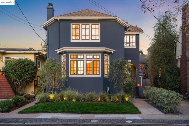 6218 MANOA St, Oakland, CA 94618