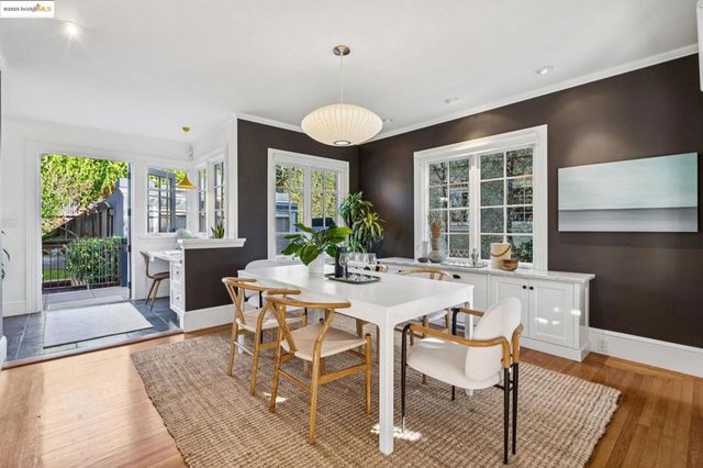 6218 MANOA St, Oakland, CA 94618