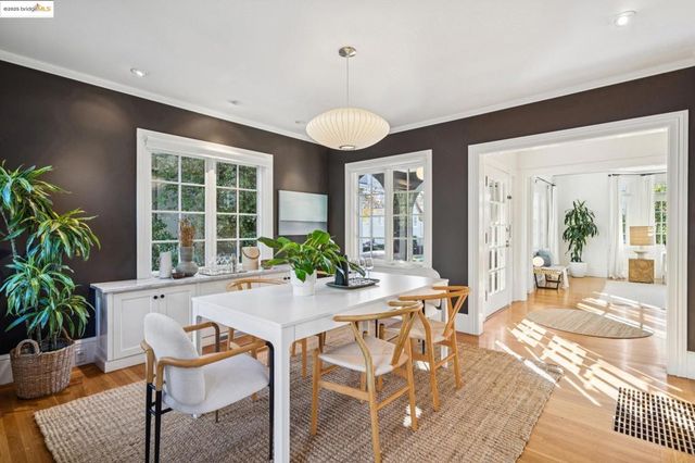 6218 MANOA St, Oakland, CA 94618