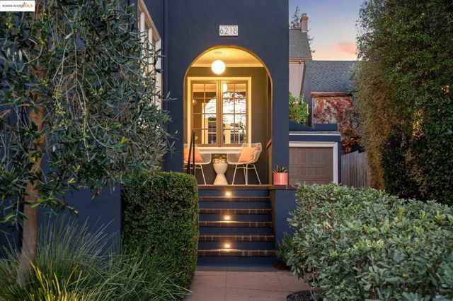6218 MANOA St, Oakland, CA 94618