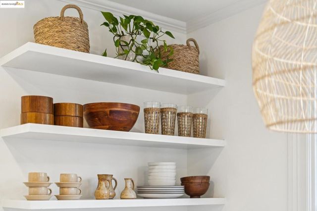 6218 MANOA St, Oakland, CA 94618